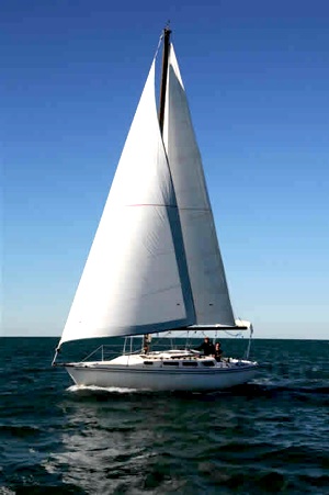 Novice sailors who want to experience on-the-water training, as well as learn how to self-charter can learn to sail in the Florida Keys. Image courtesy of Florida Keys Sailing.